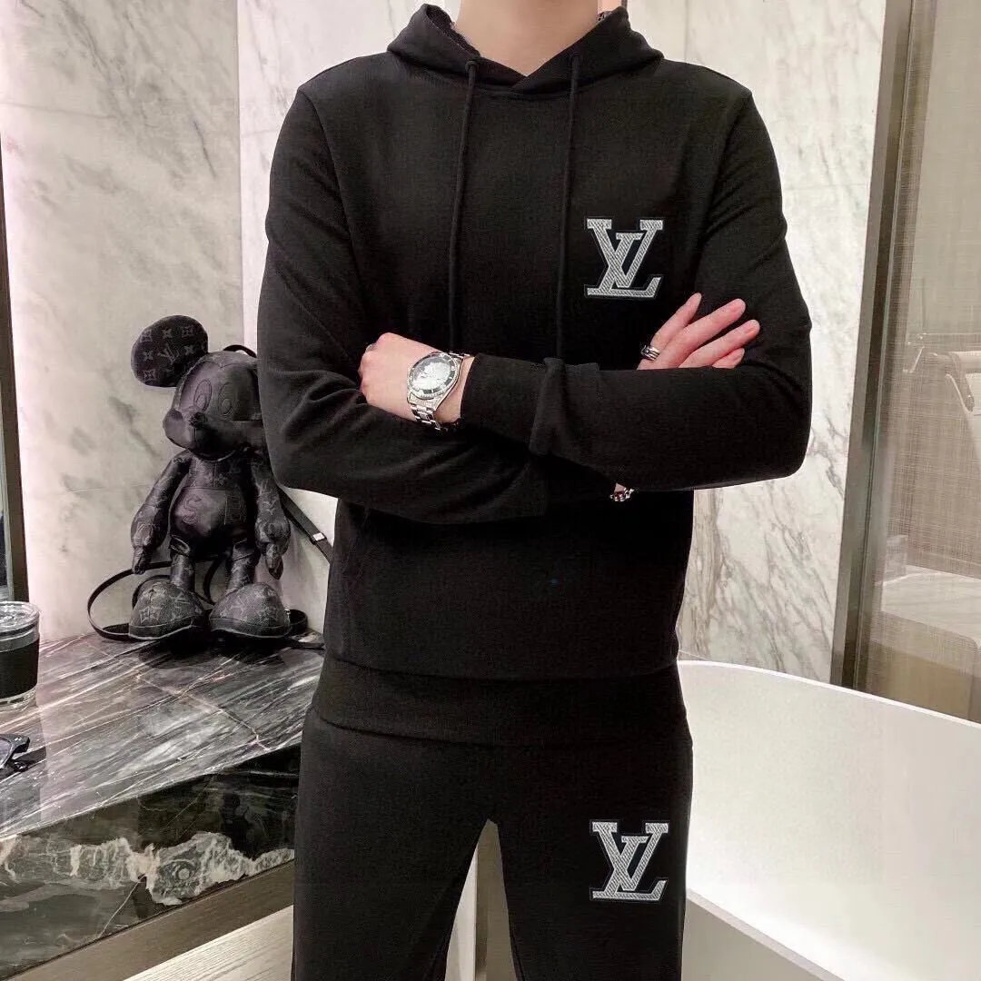🅿️400 direct batch [LV Louis Vuitton] (Fat Man Gospel) hot-selling suit is coming. Focus on the original version of the official website. 2025 new hot-selling cardigan sweater suit. The original order is the best. 🇭🇰The meticulous work of top designers. Just for a fitting and perfect upper body effect. 100% natural high-quality Roman cotton, close-fitting comfort, noble and elegant! Original hardware embodies elegance and nobility! Counter size: M-5XL (maximum wear up to 220 pounds)